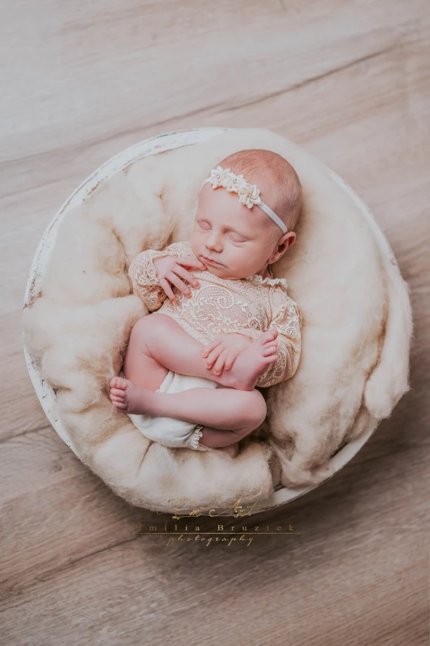 zdjęcia lodz fotograf emilia-bruziek portfolio zdjecia noworodkow sesje noworodkowe niemowlę