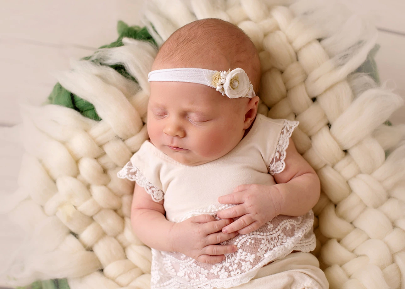 zdjęcia tarnow fotograf lovely-studio-anna-kasprzyk portfolio zdjecia noworodkow sesje noworodkowe niemowlę