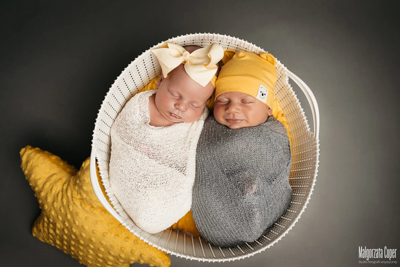 zdjęcia chelm fotograf studio-fotografii-artystycznej-malgorzata-cuper portfolio zdjecia noworodkow sesje noworodkowe niemowlę