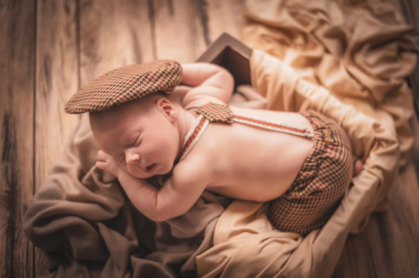 zdjęcia krakow fotograf dmytro-nowelski portfolio zdjecia noworodkow sesje noworodkowe niemowlę