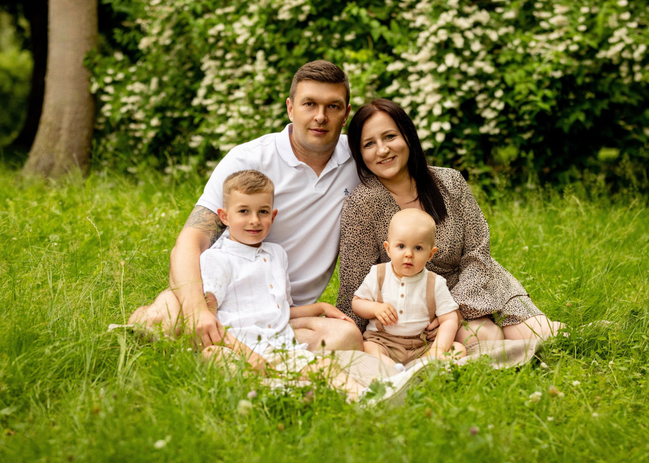 studio-foto-video-michal-slupczewski jak-ubrac-rodzine-na-sesje-zdjeciowa-kolory-bez-identycznych-strojow blog fotograf