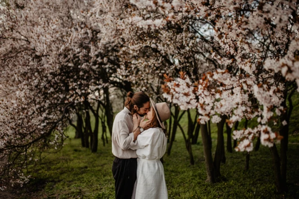 zdjecia  fotograf anna-ofierzynska portfolio sesje-zdjeciowe wiosenne-sesje-zdjeciowe natura panna-mloda suknia-slubna fotografia roslina kwiat fotografia-z-lampa-blyskowa