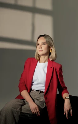 zdjecia  fotograf elena-ekiert portfolio sesje-biznesowe-wizerunkowe sesja-wizerunkowa kobieca-sesja-wizerunkowa