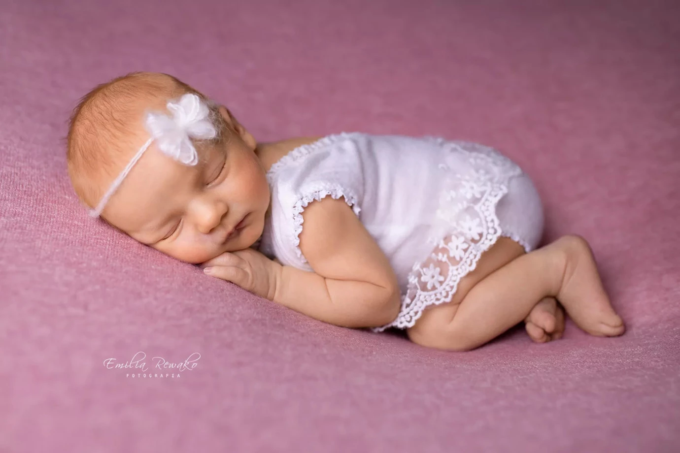 fotograf gdynia emilia-rewako-fotografia portfolio zdjecia noworodkow sesje noworodkowe niemowlę