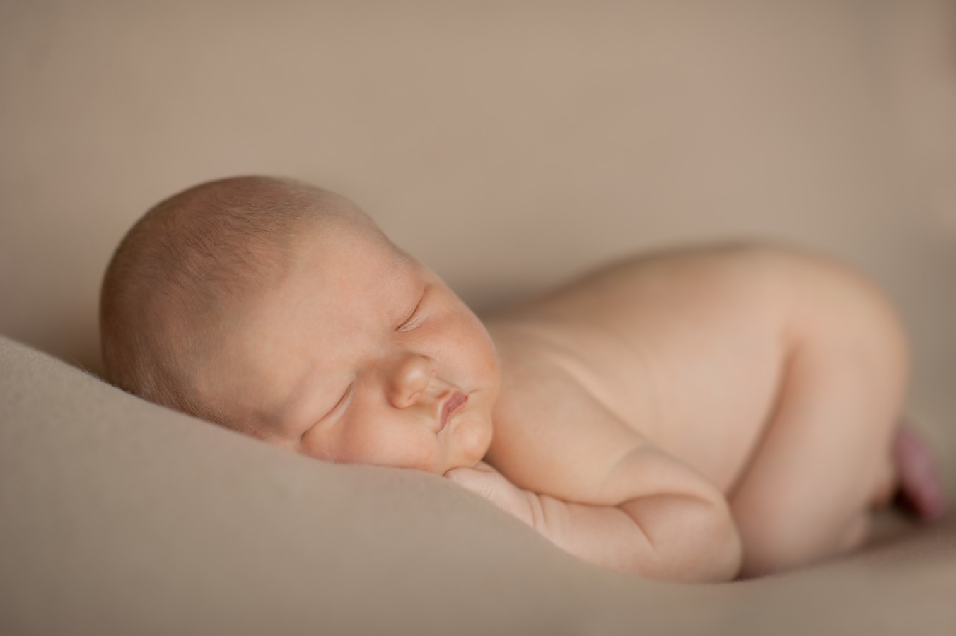 fotograf warszawa magiczne-chwile portfolio zdjecia noworodkow sesje noworodkowe niemowlę
