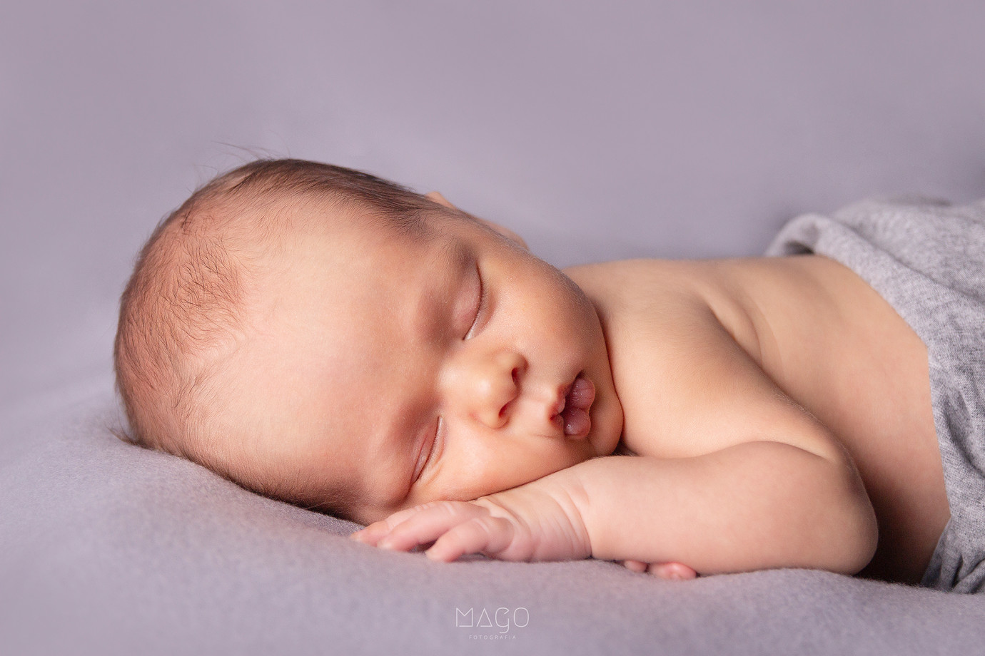 fotograf krakow mago-fotografia portfolio zdjecia noworodkow sesje noworodkowe niemowlę
