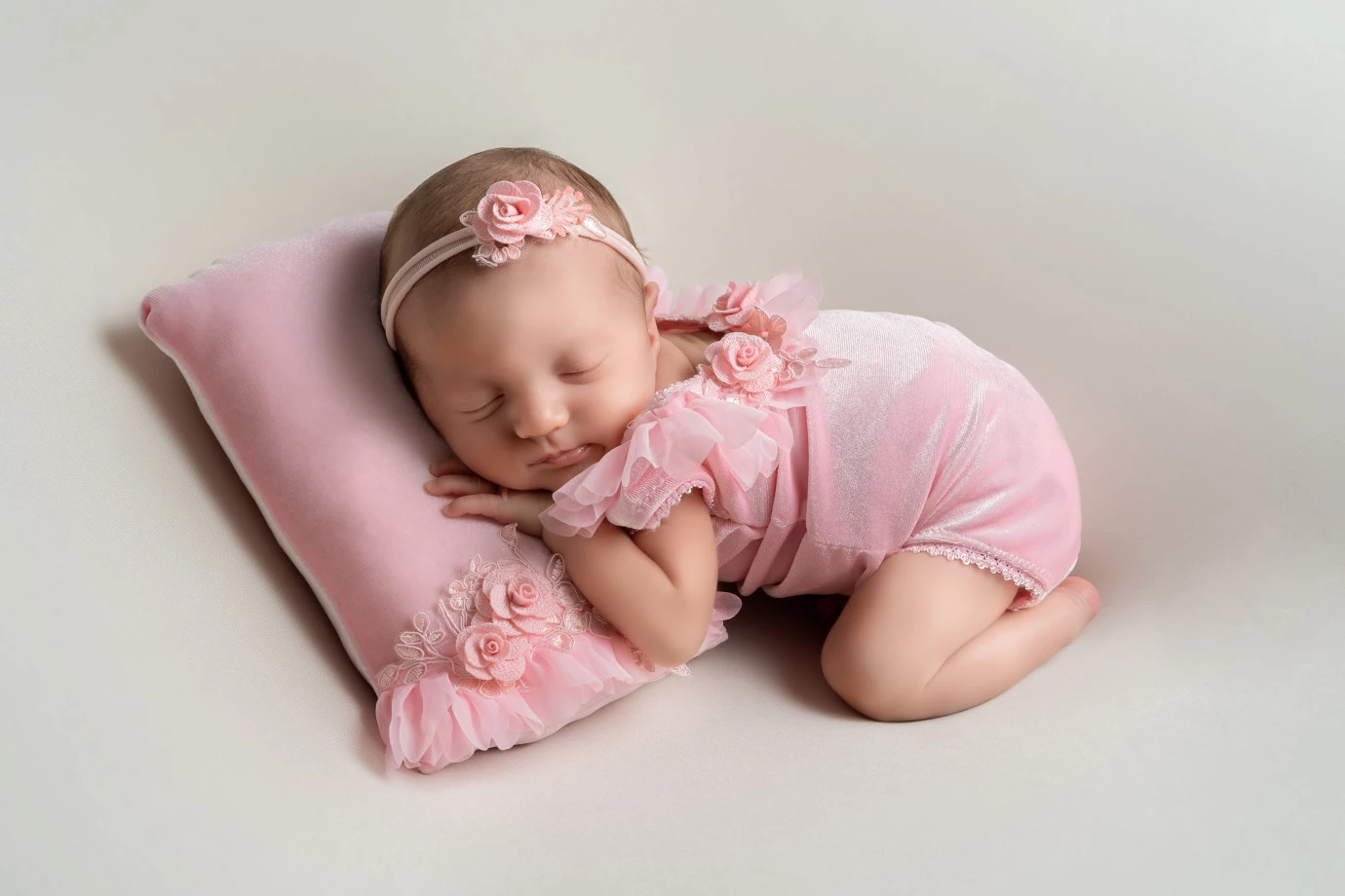 zdjęcia belchatow fotograf malutki-swiat-fotografia portfolio zdjecia noworodkow sesje noworodkowe niemowlę
