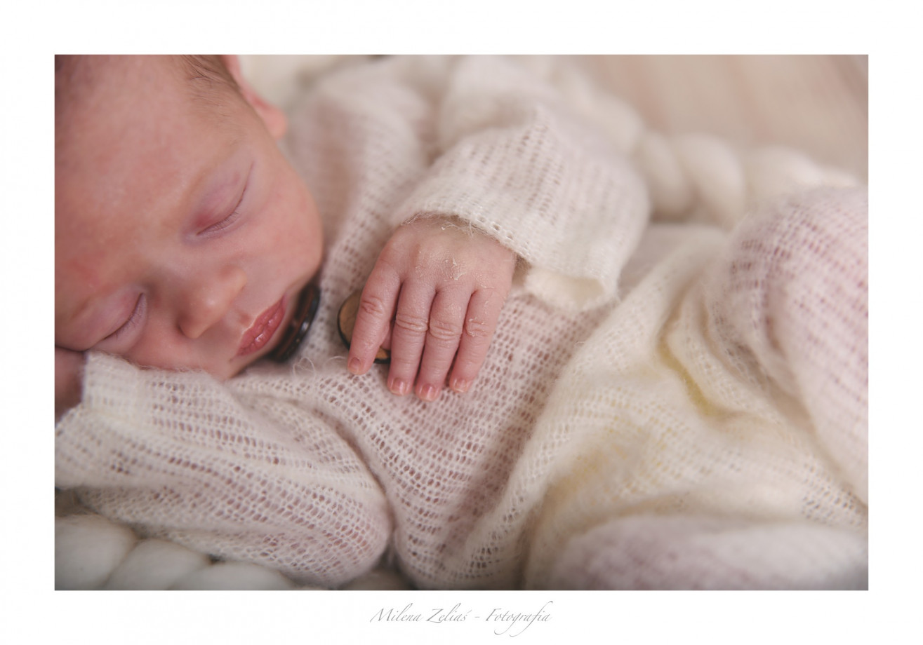 fotograf warszawa milena-zelias-fotografia portfolio zdjecia noworodkow sesje noworodkowe niemowlę