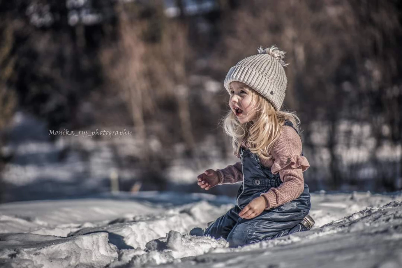 zdjęcia niepolomice fotograf monika-rys portfolio zimowe sesje zdjeciowe zima snieg