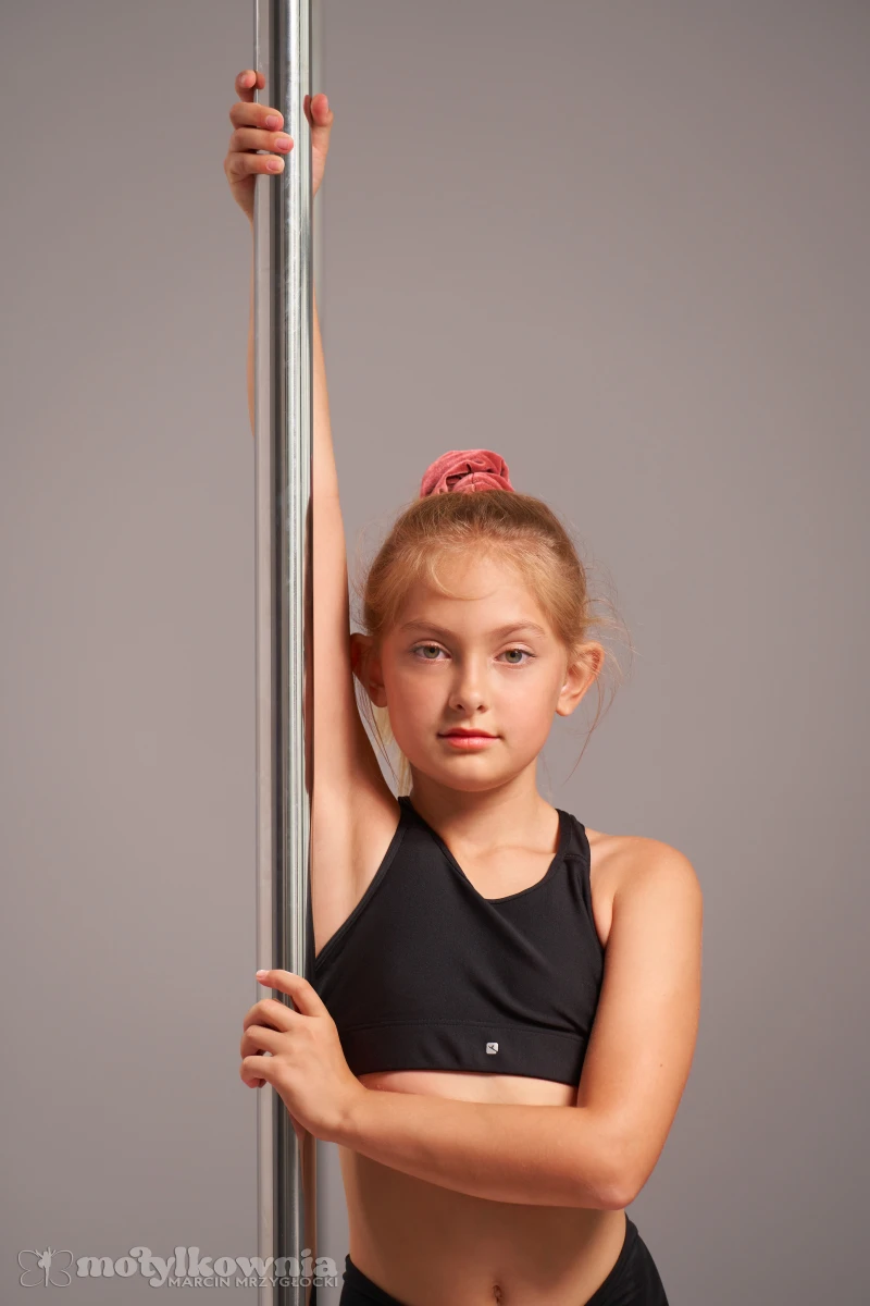 zdjecia warszawa fotograf motylkownia portfolio fotografia-dziecieca portret fitness pole-dance
