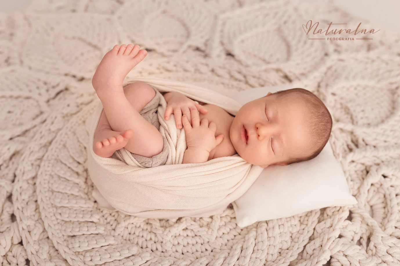 fotograf rzeszow naturalna-fotografia portfolio zdjecia noworodkow sesje noworodkowe niemowlę