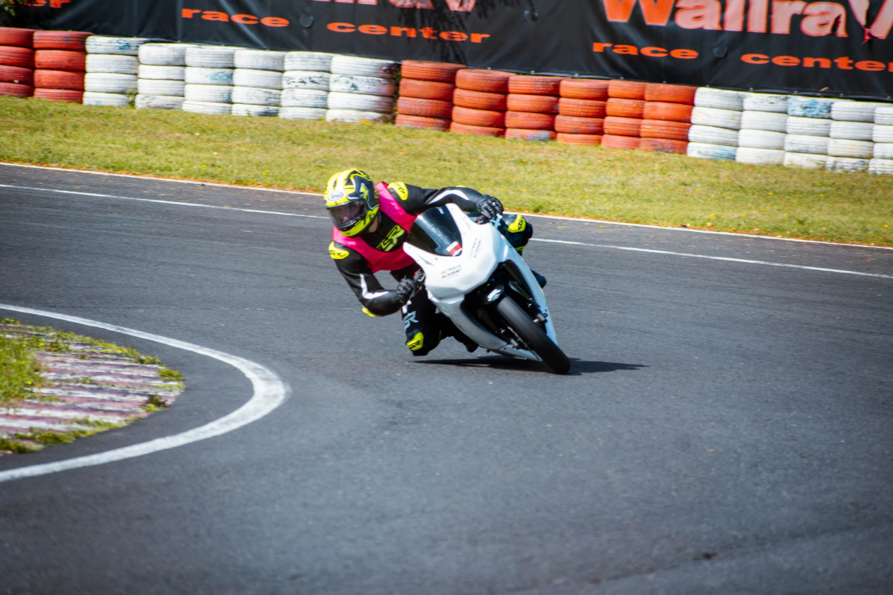 zdjęcia srem fotograf obiektywka-ola-pazola portfolio fotografia-motoryzacyjna