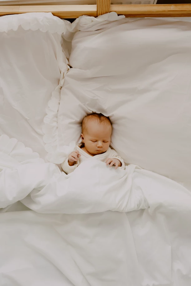 zdjęcia warszawa fotograf patrzac-czule portfolio zdjecia noworodkow sesje noworodkowe niemowlę