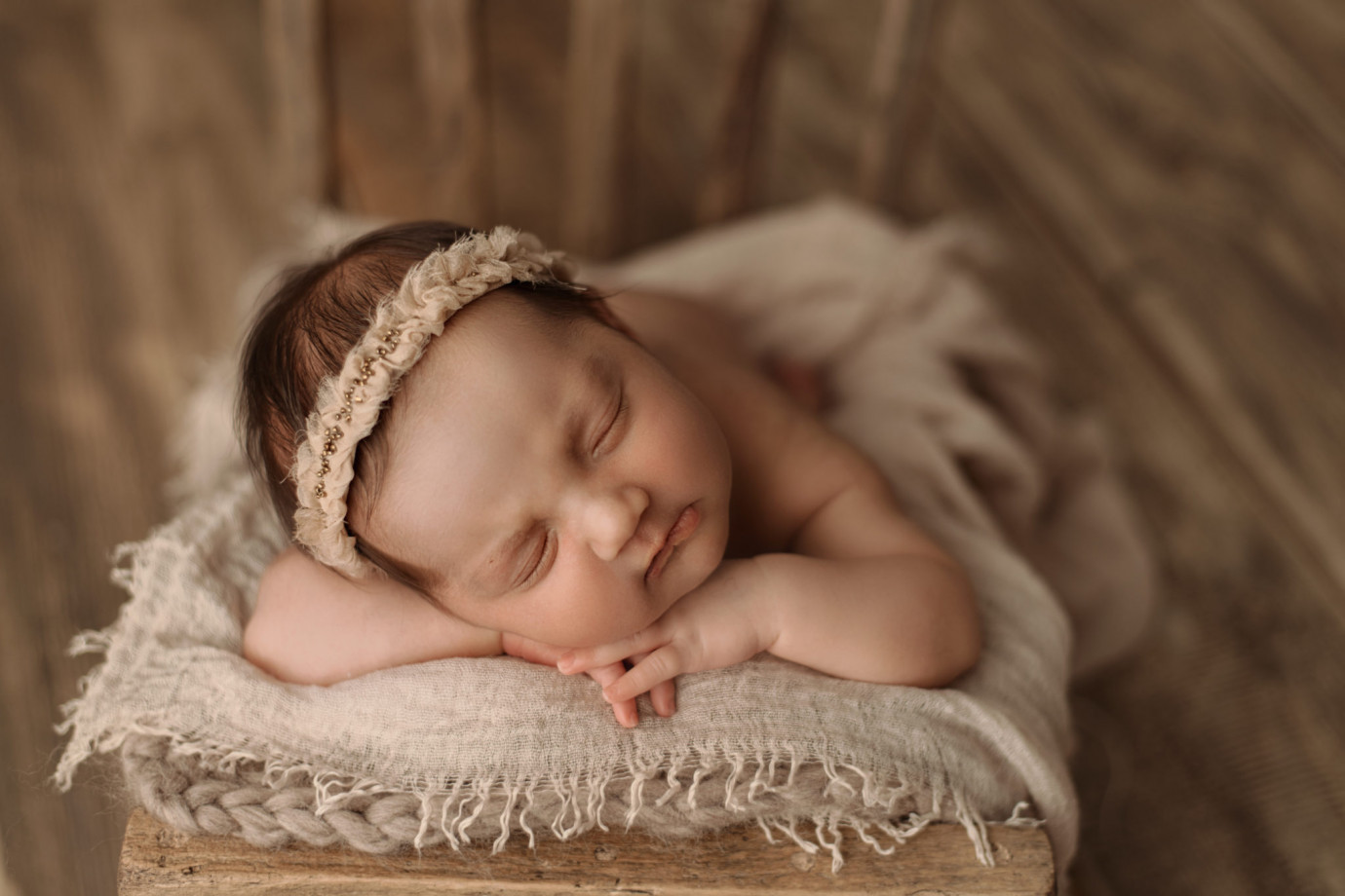 fotograf wielkopolska patrzac-z-dolu-malgorzata-nowak portfolio zdjecia noworodkow sesje noworodkowe niemowlę