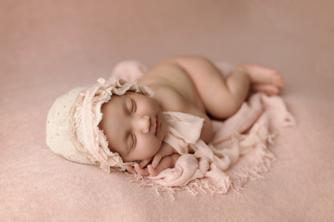 zdjęcia wielkopolska fotograf patrzac-z-dolu-malgorzata-nowak portfolio zdjecia noworodkow sesje noworodkowe niemowlę