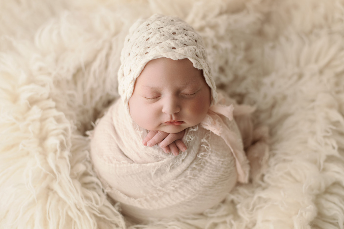 zdjęcia wielkopolska fotograf patrzac-z-dolu-malgorzata-nowak portfolio zdjecia noworodkow sesje noworodkowe niemowlę