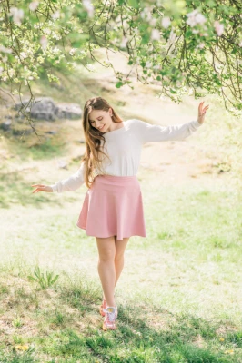 zdjecia  fotograf polina-rytova portfolio sesje-zdjeciowe wiosenne-sesje-zdjeciowe paki-na-drzewach usmiech