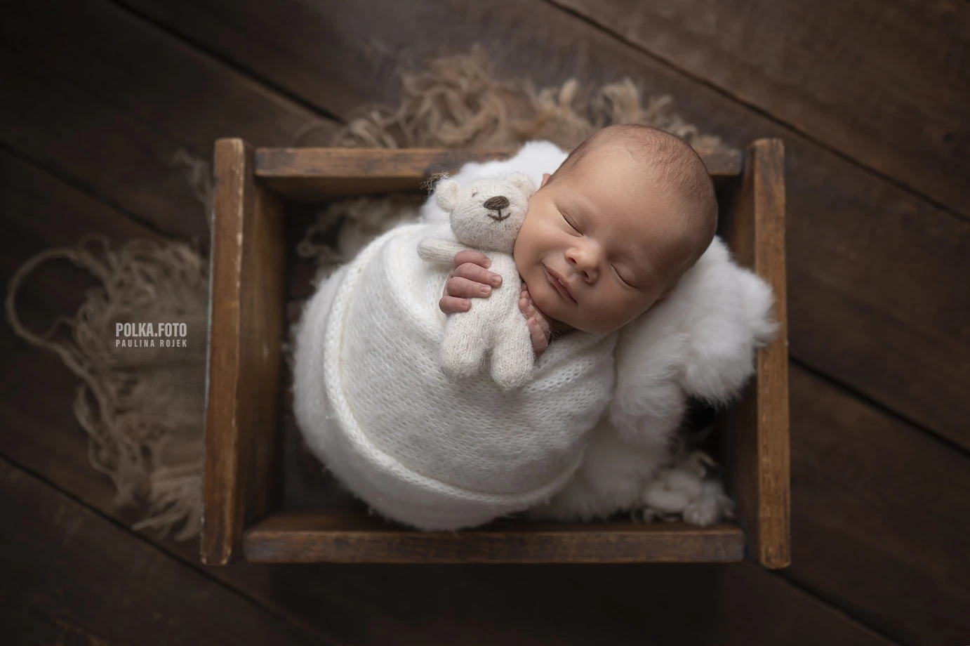 zdjęcia tarnow fotograf polkafoto-paulina-rojek portfolio zdjecia noworodkow sesje noworodkowe niemowlę