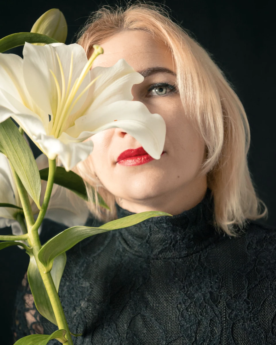 zdjęcia mlawa fotograf spychak-viktor portfolio sesja-zdjeciowa-na-czarnym-tle-dla-anny